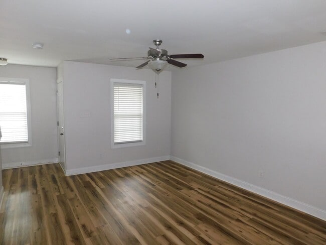 Building Photo - Month to Month Lease