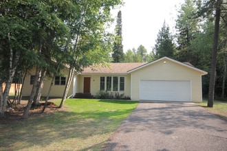 Building Photo - 3 Fairway Dr