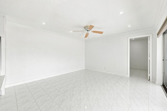 Foto del edificio - 126 West Ct