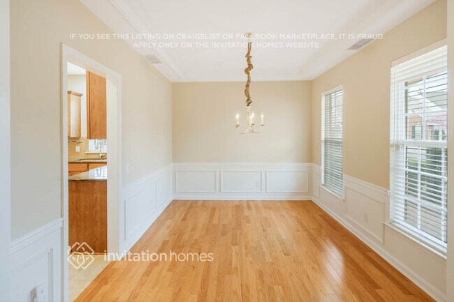 Building Photo - 6204 Woodland Commons Dr
