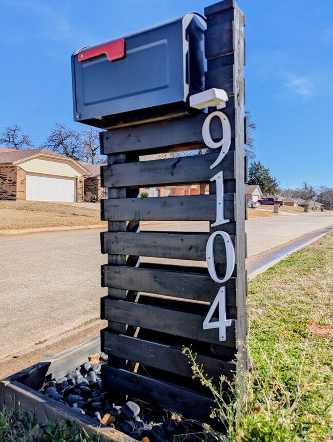 Building Photo - Spacious Home Near Tinker AFB with Storm Shelter & Wood Privacy Fence!