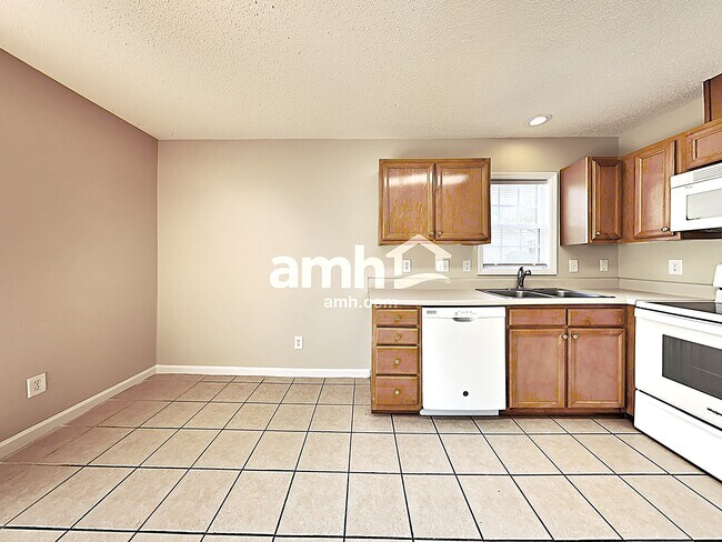 Building Photo - 5765 Regent Village Dr