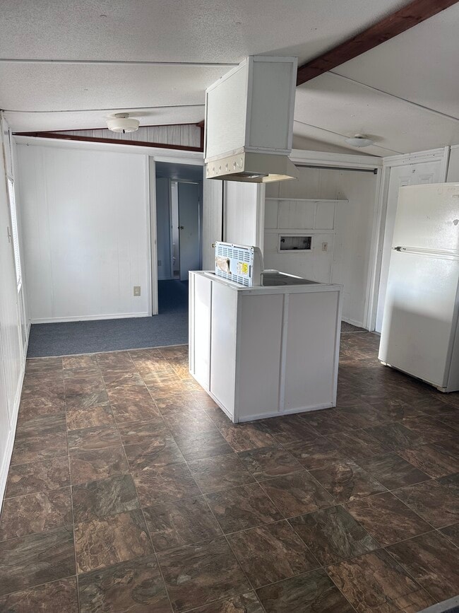 Building Photo - 5584 Lake Buffum Rd