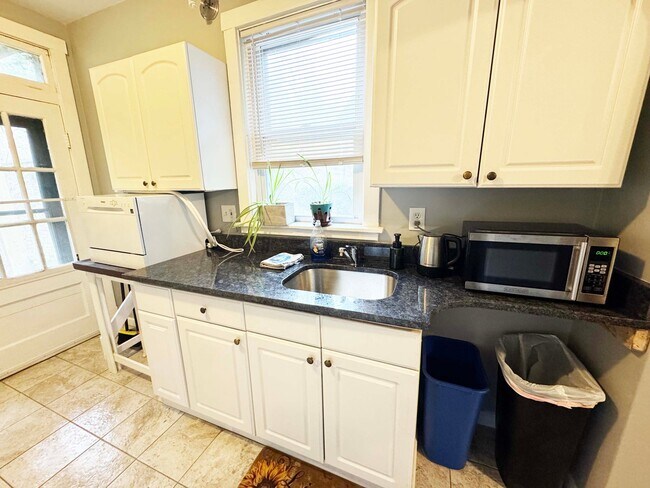 Foto del edificio - 4212 Haldane St