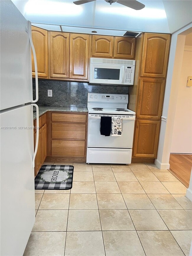 Building Photo - 1100 St Charles Pl