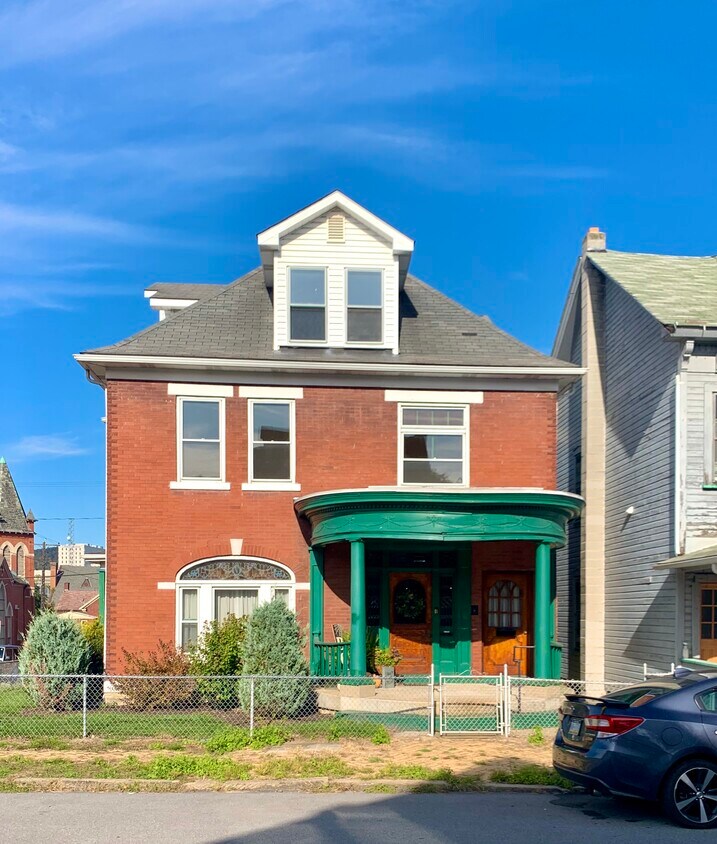 Primary Photo - 330 4th Ave