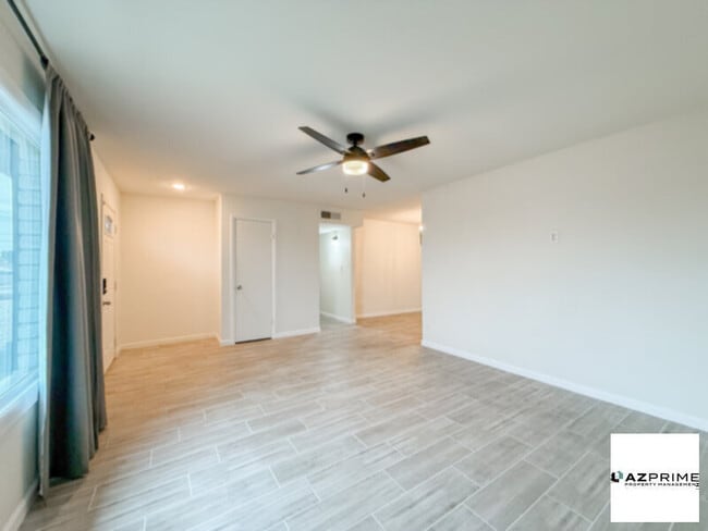 Building Photo - Beautiful 4/2 Phoenix House!