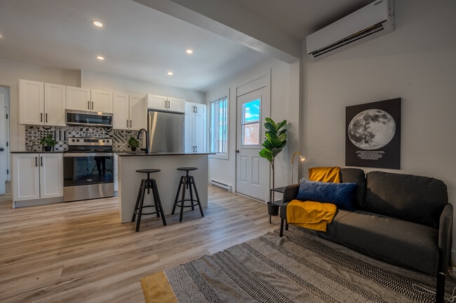 Building Photo - 5140 Av Randall Building Photo - 5140 Av Randall