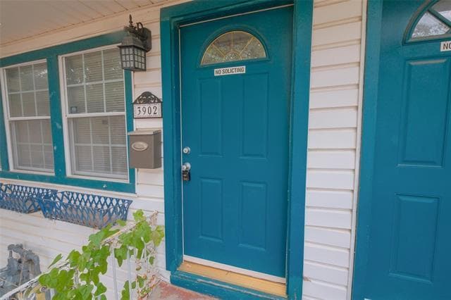 Building Photo - 3900 Dexter Ave