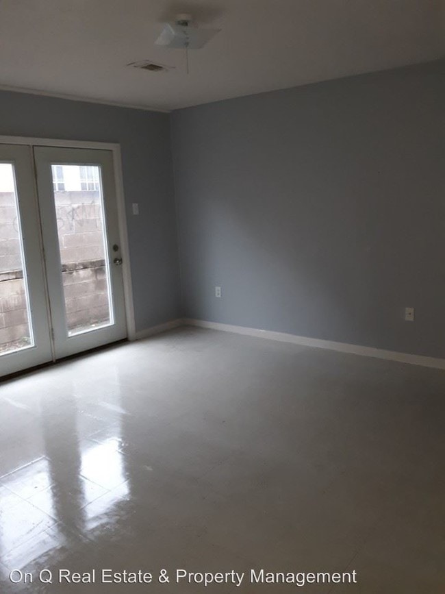 Building Photo - 324 Russell Dr