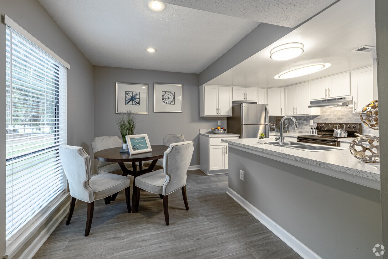 Foto principal - The Pines of Cloverlane Apartments