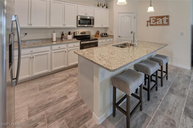 Foto del edificio - 19940 Beverly Park Rd