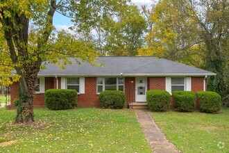 Building Photo - 208 Hillcrest Dr