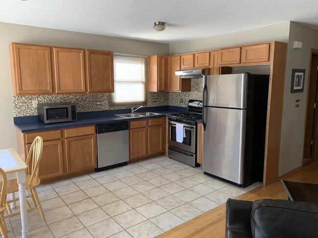 Building Photo - Beautiful Raised Ranch