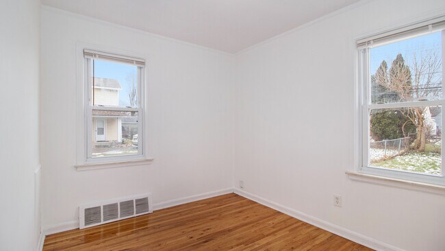 Building Photo - 504 E 12 Mile Rd