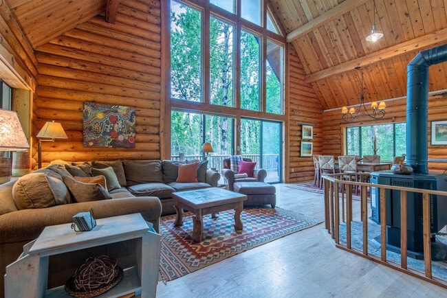 Building Photo - 7204 Pine Tree Rd