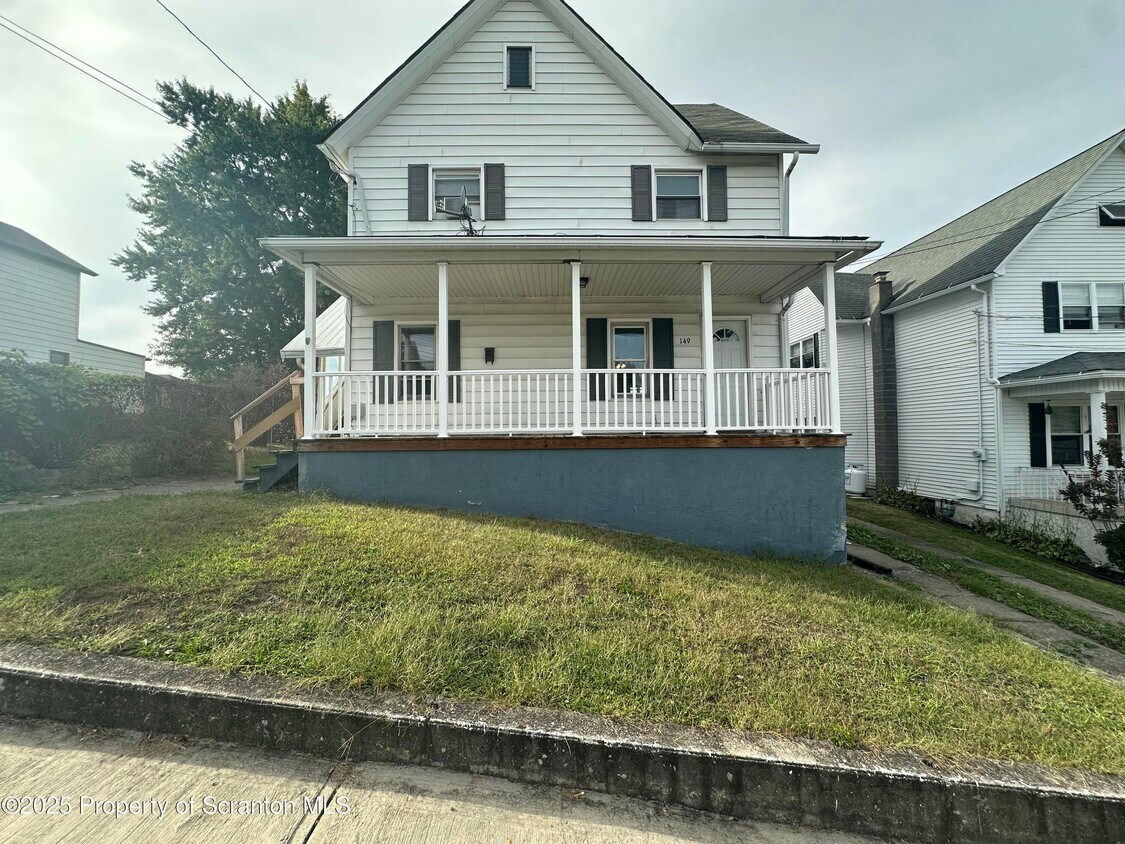 Foto principal - 149 Tompkins St