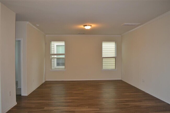 Foto del edificio - 15919 Smithland Dr