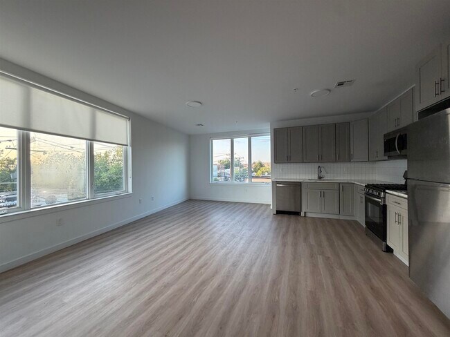 Building Photo - 306 Bergen Ave