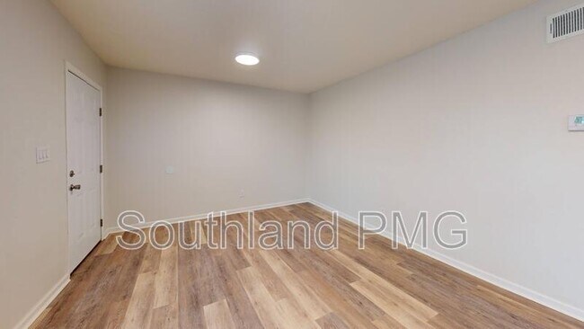 Foto del edificio - 605 Lake Rd