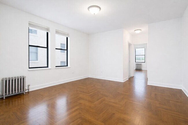 Building Photo - 105 Pinehurst Ave