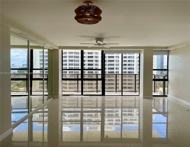 Foto del edificio - 600 NE 36th St