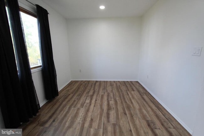 Building Photo - 912 Aspen Dr