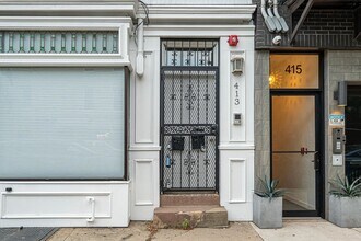Building Photo - 319 Monmouth St