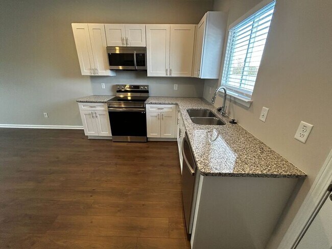 Building Photo - 237 Tara Ct