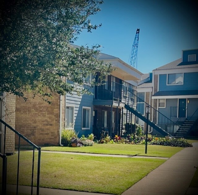 Edge at 40 Townhomes & Apartments Apartments in Oklahoma City, OK