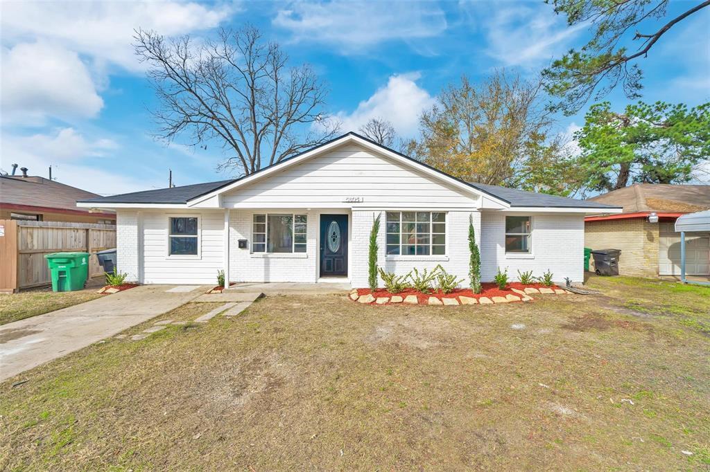 Foto principal - 5805 Langley Rd