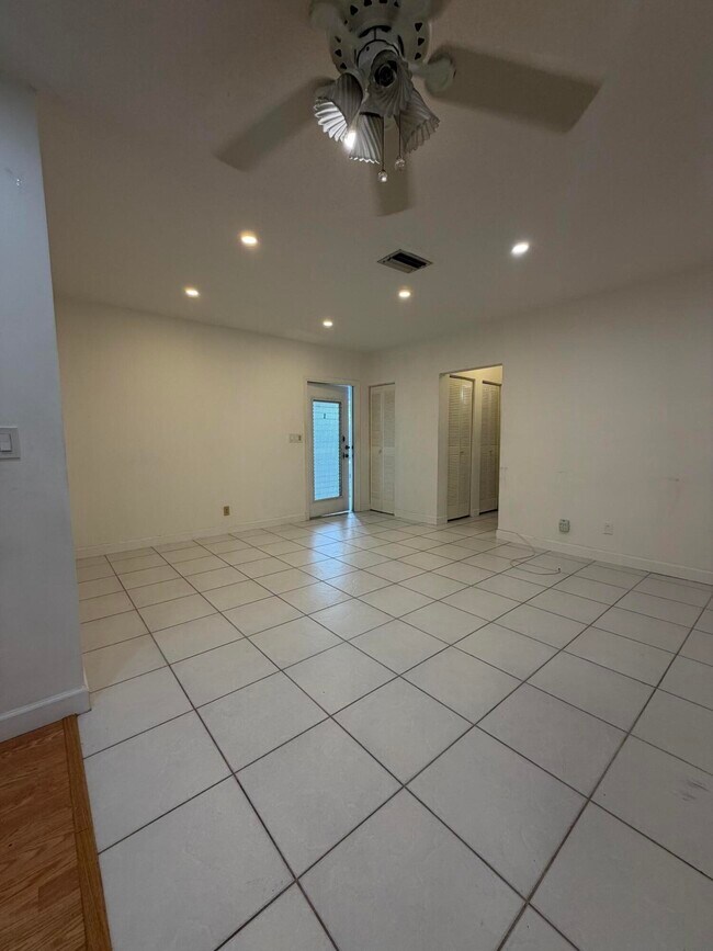 Foto del edificio - 1300 N 17th Ave