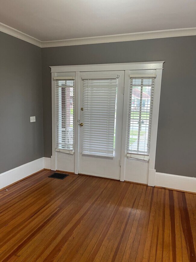 Building Photo - Sylvan Park bungalow, 4508 Park Ave.  2br,...