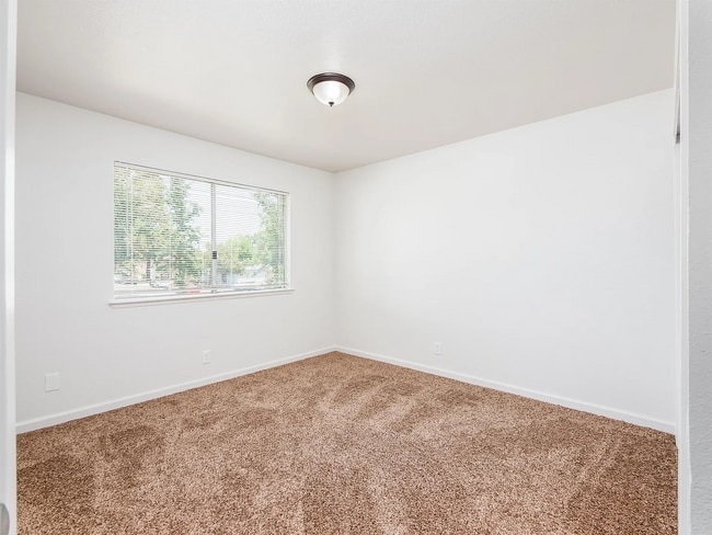 Building Photo - 701 S Encina St