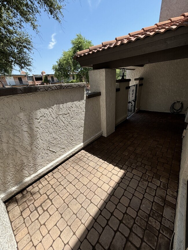 Foto del edificio - 4910 N 74th St