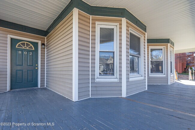 Foto del edificio - 802 Quincy Ave