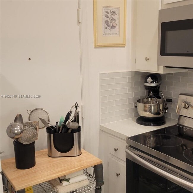 Foto del edificio - 2210 NE 56th Pl