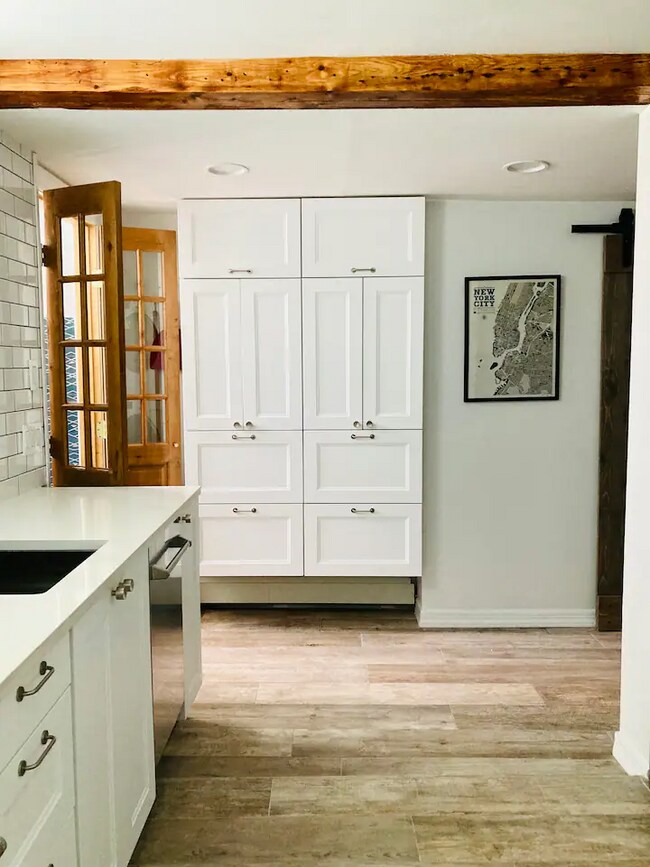 Kitchen - 226 E 7th St