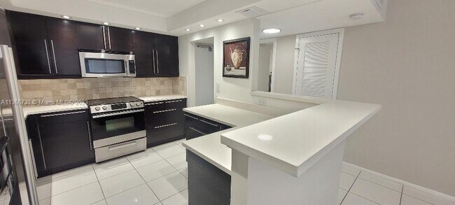 Building Photo - 18051 Biscayne Blvd