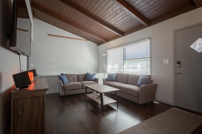 Foto del edificio - 7800 Ash St