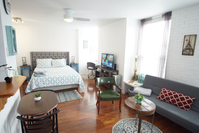 Foto del edificio - 636 W Webster Ave