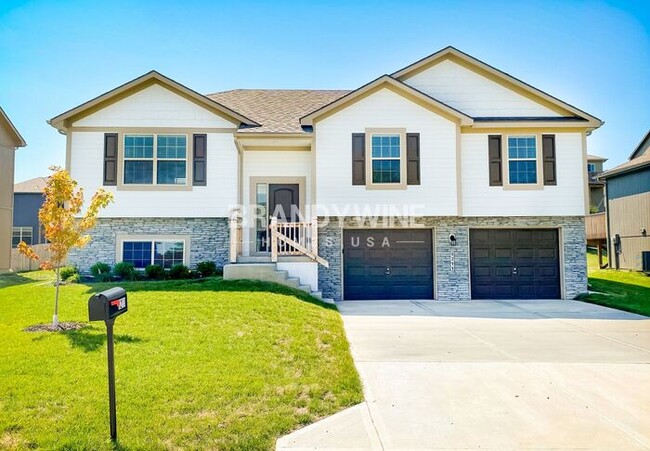 Building Photo - 1 MO FREE - AUTUMN RIDGE NEW HOMES FOR LEA...