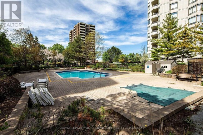 Photo du bâtiment - 1121-1121 Steeles Ave W