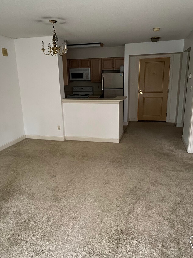 living room - 5000 Battery Ln