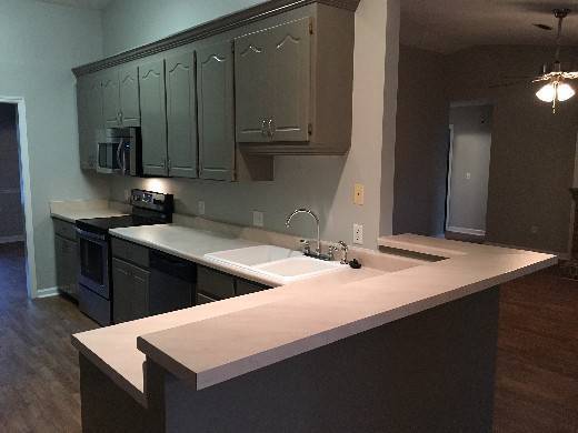 Building Photo - Four bedroom/2.5 bath home on cul-de-sec