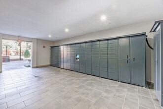 Building Photo - 8877 Lakes at 610 Dr