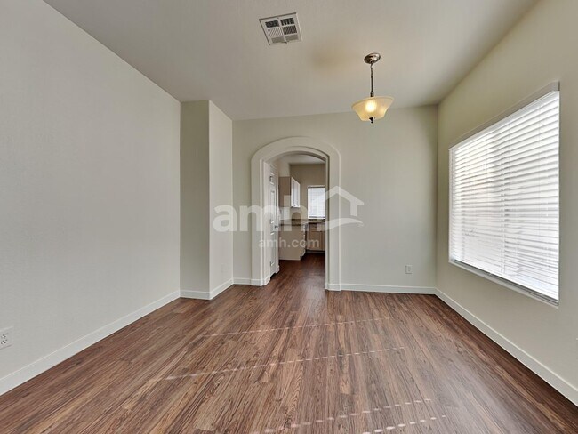 Foto del edificio - 7728 Sublimity Ave