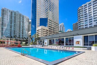Building Photo - 999 Brickell Bay Dr