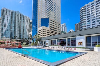 Building Photo - 999 Brickell Bay Dr