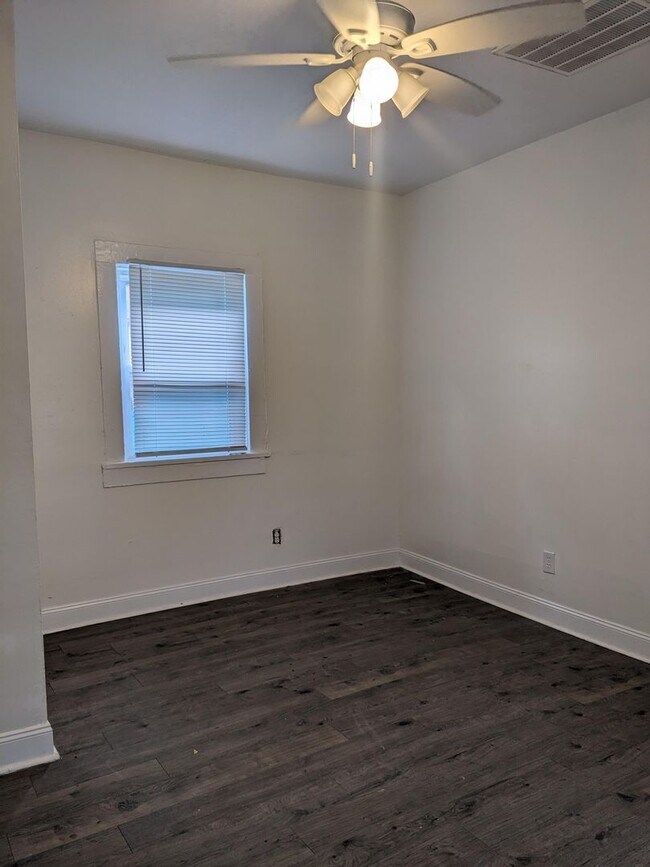 Building Photo - CHARMING, NEWLY RENOVATED MID-CITY 1 BEDRO...